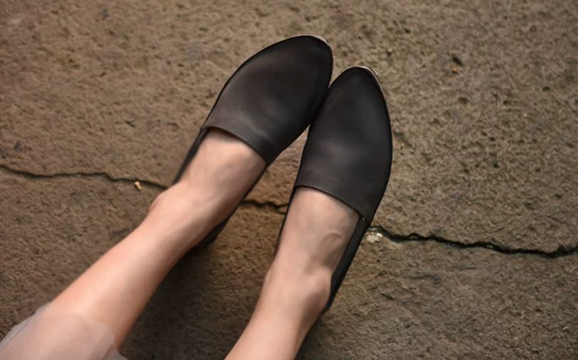 Fashion Pointed-Toe Flat Shoes for Women Made of Genuine Leather With Comfortable and Soft Soles Suitable for Women.