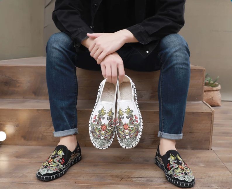 Old Beijing Cloth Shoes for Both Men and Women Made Multi-Layered Sole Chinese Style Embroidered Shoes