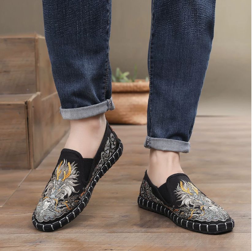 Old Beijing Cloth Shoes for Both Men and Women Made Multi-Layered Sole Chinese Style Embroidered Shoes