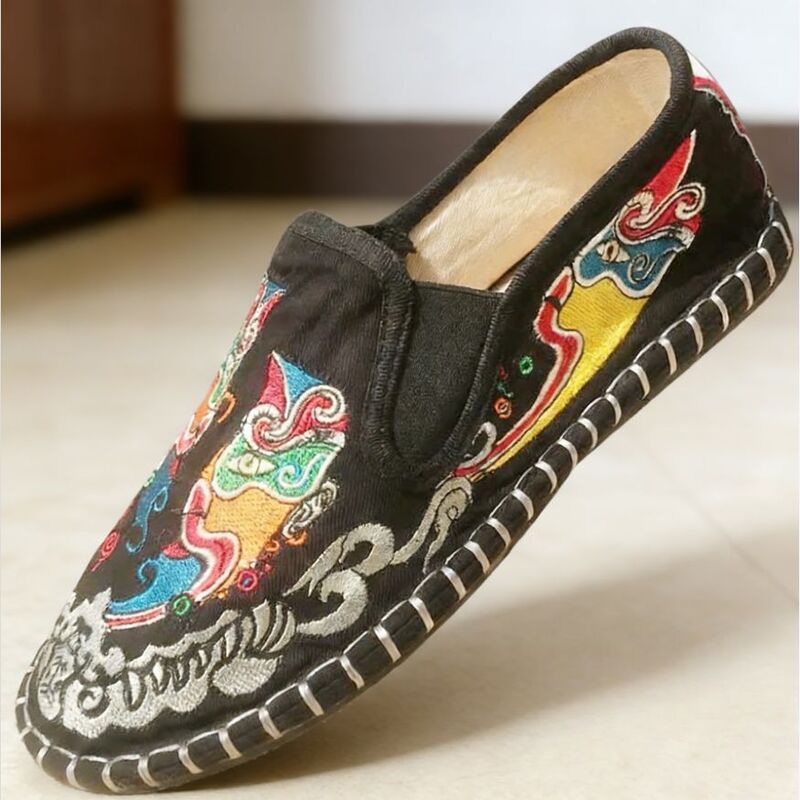 Old Beijing Cloth Shoes for Both Men and Women Made Multi-Layered Sole Chinese Style Embroidered Shoes