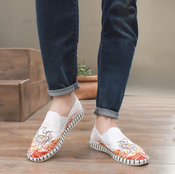 Old Beijing Cloth Shoes for Both Men and Women Made Multi-Layered Sole Chinese Style Embroidered Shoes