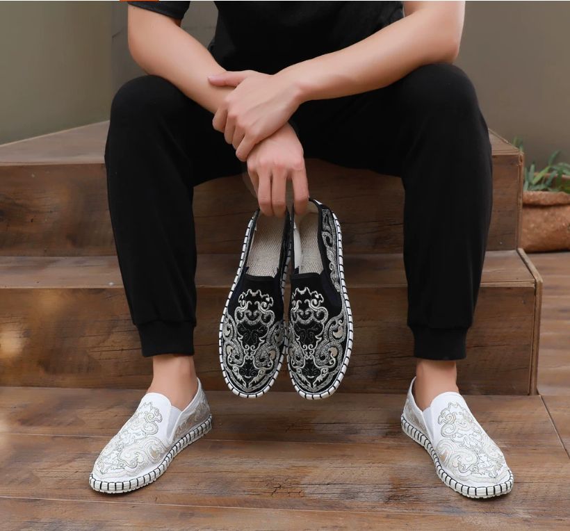 Traditional Beijing-Made Multi-Layered Sole Chinese Style Embroidered Leather Shoes for Men and Women Fashionable and Comfortable