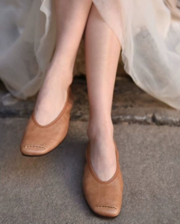 Retro Artistic Low Heel Women's Leather Flat Shoes in Brown / Khaki