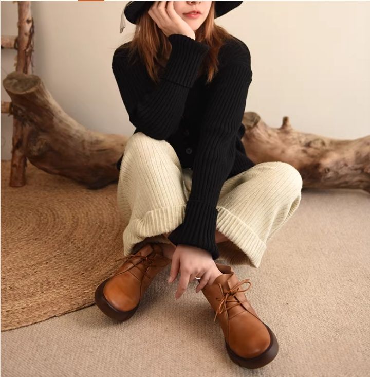 Vintage Boots with an English Style - Martin Boots for Women in Winter, With Thick Padding and a Short Heel.