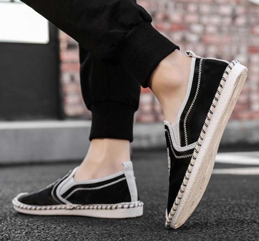 Traditional Old Beijing-style Linen Shoes for Men in Spring for Casual Wear Featuring Chinese Style Embroidery These Shoes are Suitable for All Seasons