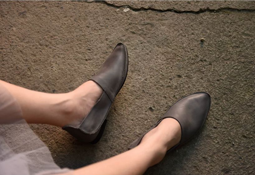 Fashion Pointed-Toe Flat Shoes for Women Made of Genuine Leather With Comfortable and Soft Soles Suitable for Women.