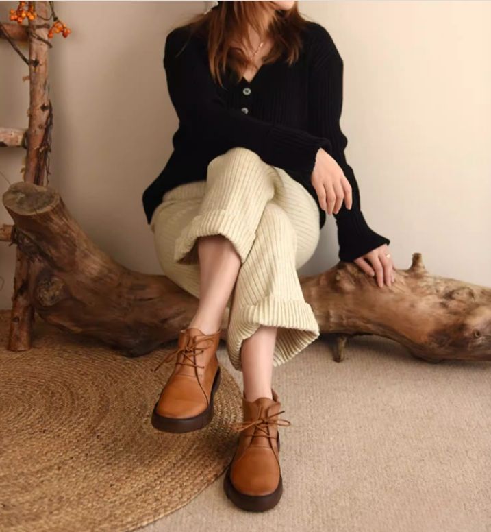 Vintage Boots with an English Style - Martin Boots for Women in Winter, With Thick Padding and a Short Heel.