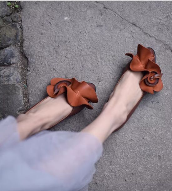 Vintage Leather Flower Flat Shoes for Women