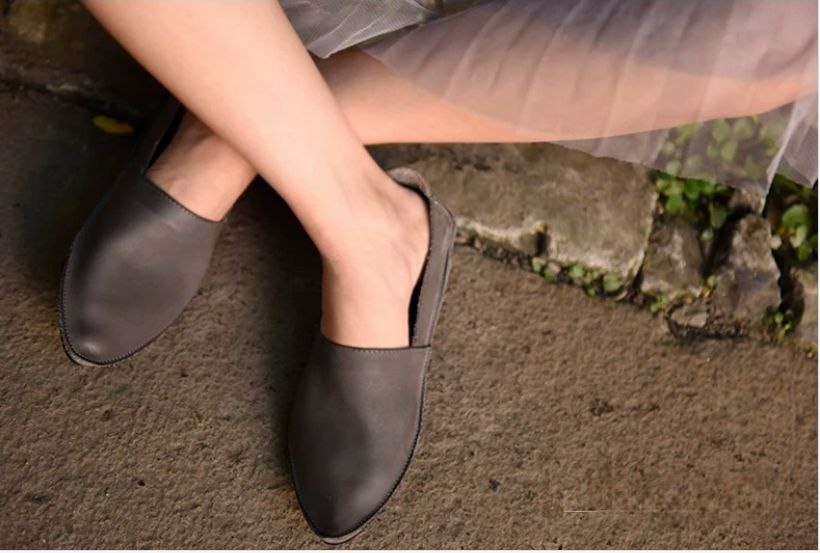 Fashion Pointed-Toe Flat Shoes for Women Made of Genuine Leather With Comfortable and Soft Soles Suitable for Women.