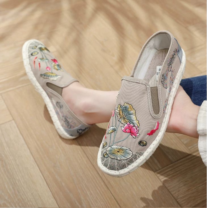 Old Beijing Cloth Shoes for Both Men and Women Made Multi-Layered Sole Chinese Style Embroidered Shoes
