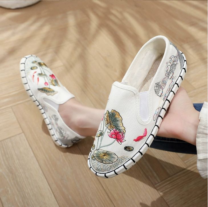 Old Beijing Cloth Shoes for Both Men and Women Made Multi-Layered Sole Chinese Style Embroidered Shoes