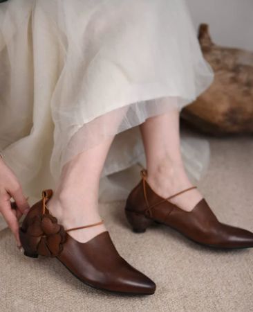 Handmade Leather Flower Shoes for Women in Brown/Black