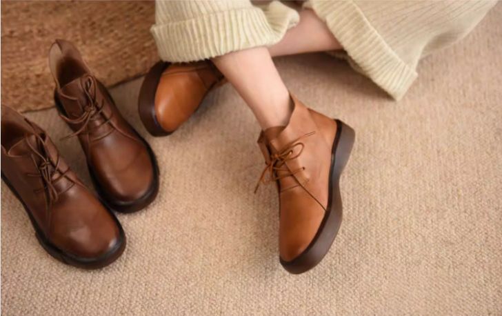 Vintage Boots with an English Style - Martin Boots for Women in Winter, With Thick Padding and a Short Heel.