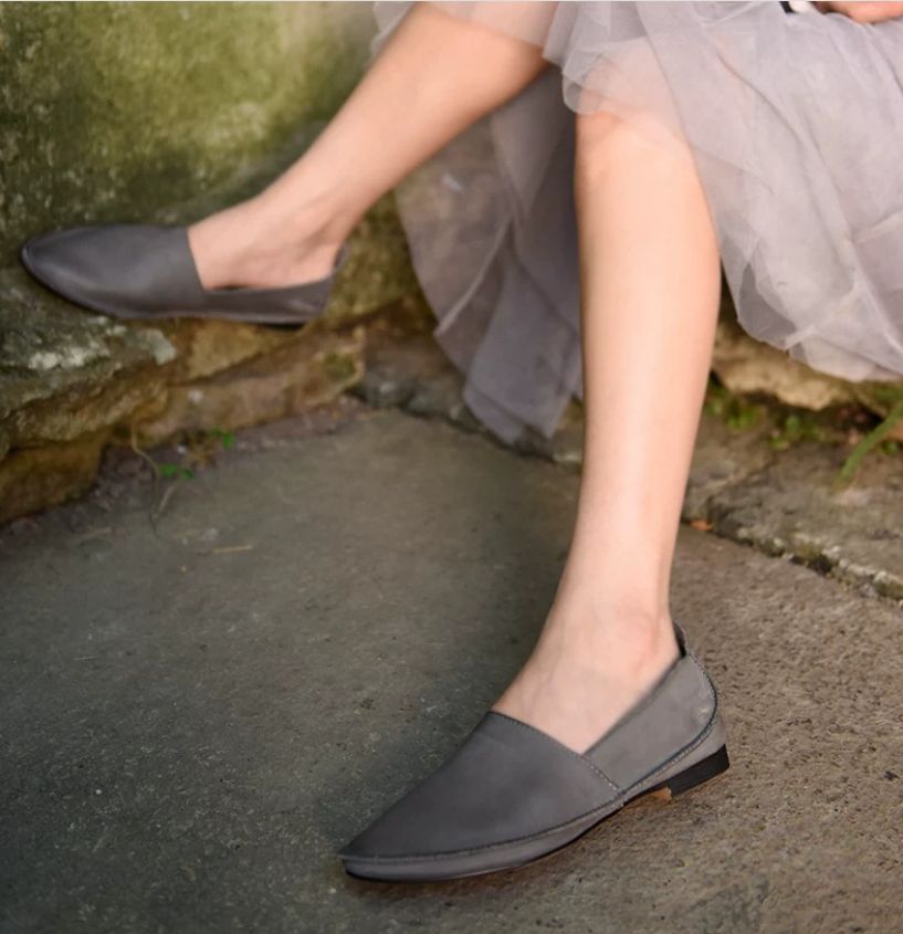 Fashion Pointed-Toe Flat Shoes for Women Made of Genuine Leather With Comfortable and Soft Soles Suitable for Women.