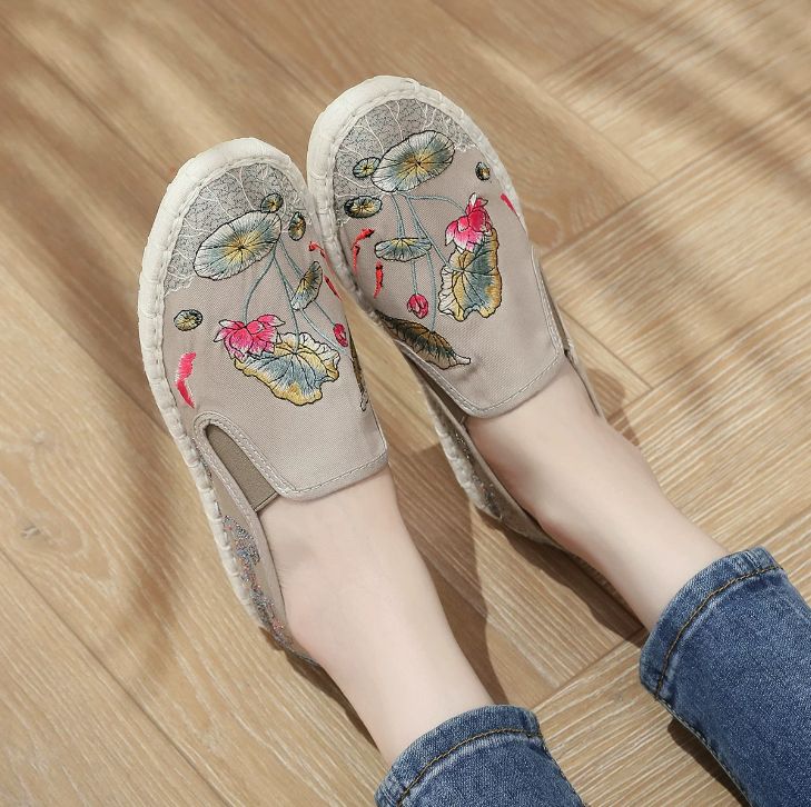 Old Beijing Cloth Shoes for Both Men and Women Made Multi-Layered Sole Chinese Style Embroidered Shoes