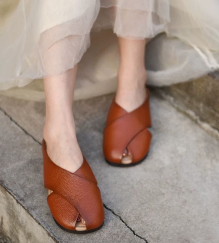 Handmade Leather Slippers for Women Flat-bottomed, Casual, Versatile, Soft-Soled, Fish-Toe Style Flip-Flop, Suitable for Outerwear