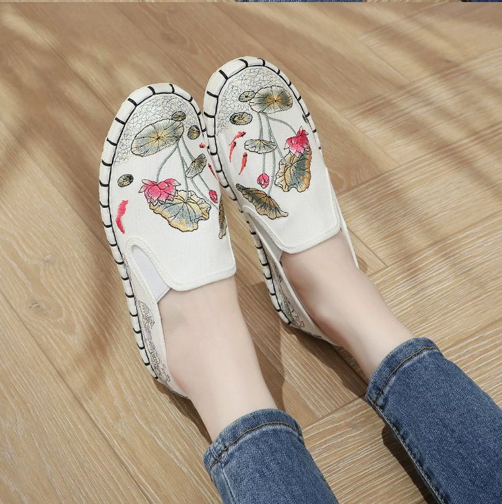 Old Beijing Cloth Shoes for Both Men and Women Made Multi-Layered Sole Chinese Style Embroidered Shoes