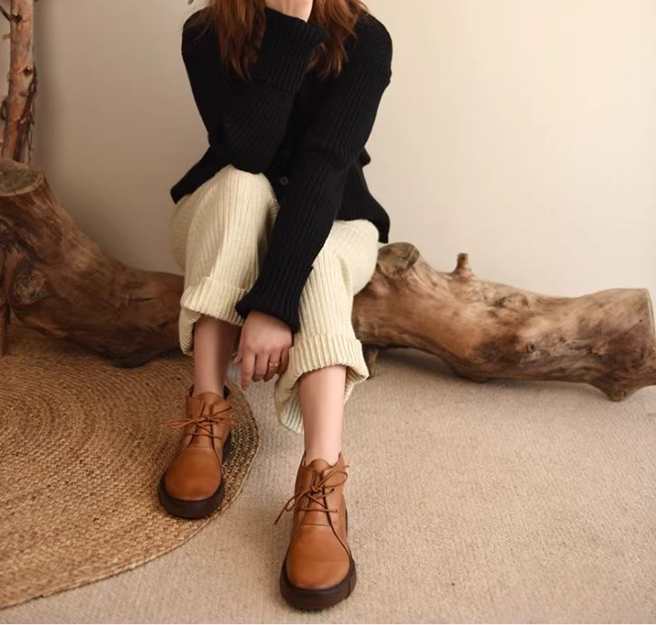 Vintage Boots with an English Style - Martin Boots for Women in Winter, With Thick Padding and a Short Heel.