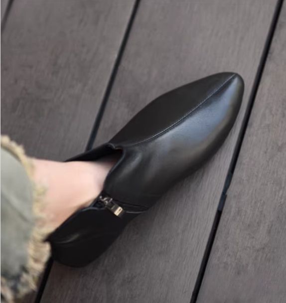 Retro Pointed-toe Short Boots for Women Flat Sole Lined with Fleece New Style Single Boot Genuine Leather Brown Black Color.