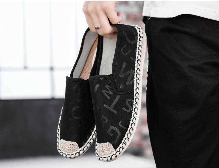 Traditional Old Beijing-style Linen Shoes for Men in Spring for Casual Wear Featuring Chinese Style Embroidery These Shoes are Suitable for All Seasons