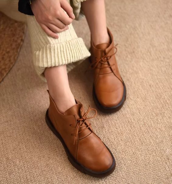 Vintage Boots with an English Style - Martin Boots for Women in Winter, With Thick Padding and a Short Heel.