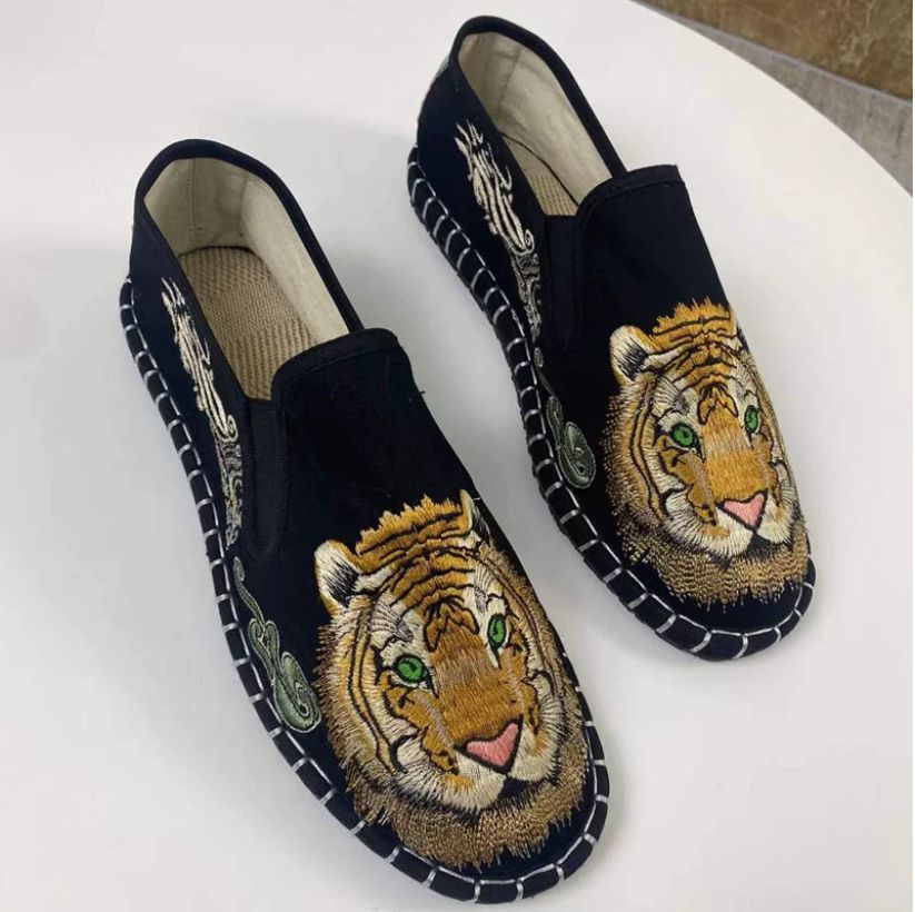Old Beijing Cloth Shoes for Both Men and Women Made Multi-Layered Sole Chinese Style Embroidered Shoes