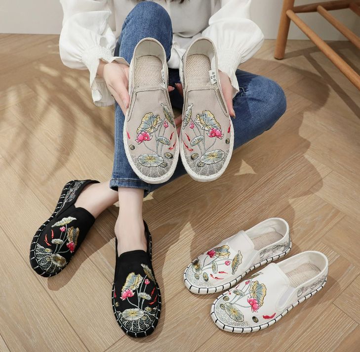 Old Beijing Cloth Shoes for Both Men and Women Made Multi-Layered Sole Chinese Style Embroidered Shoes