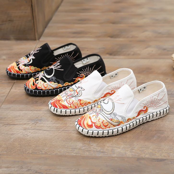 Old Beijing Cloth Shoes for Both Men and Women Made Multi-Layered Sole Chinese Style Embroidered Shoes
