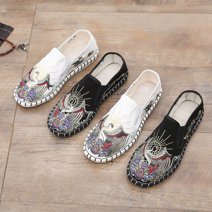 Old Beijing Cloth Shoes for Both Men and Women Made Multi-Layered Sole Chinese Style Embroidered Shoes