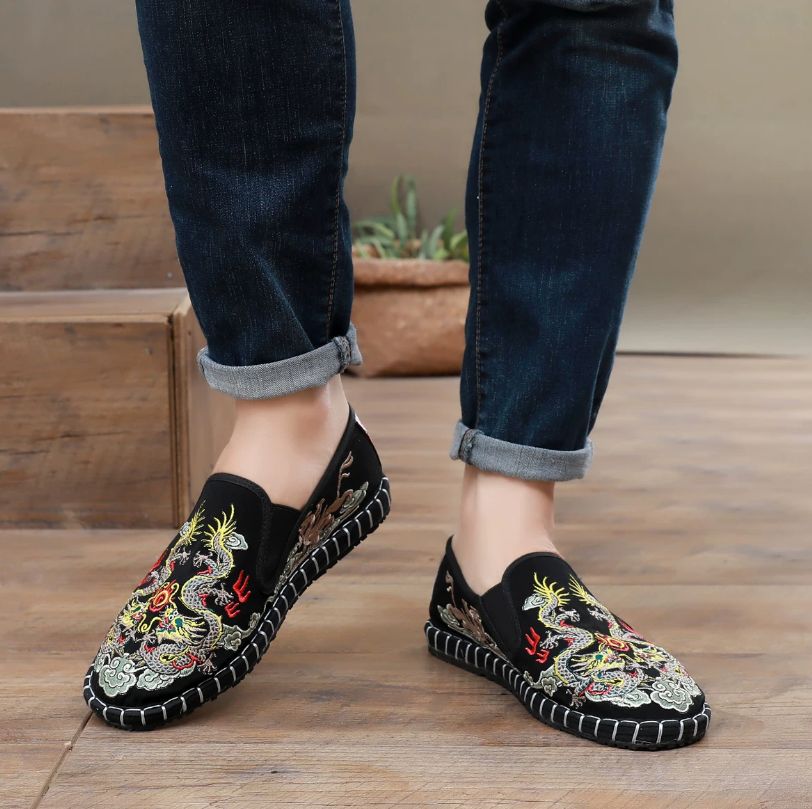 Old Beijing Cloth Shoes for Both Men and Women Made Multi-Layered Sole Chinese Style Embroidered Shoes