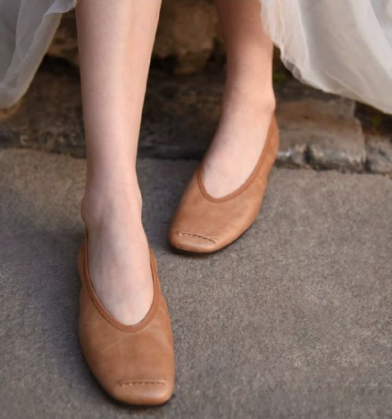 Retro Artistic Low Heel Women's Leather Flat Shoes in Brown / Khaki