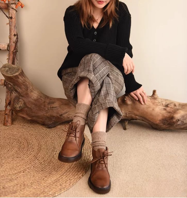 Vintage Boots with an English Style - Martin Boots for Women in Winter, With Thick Padding and a Short Heel.