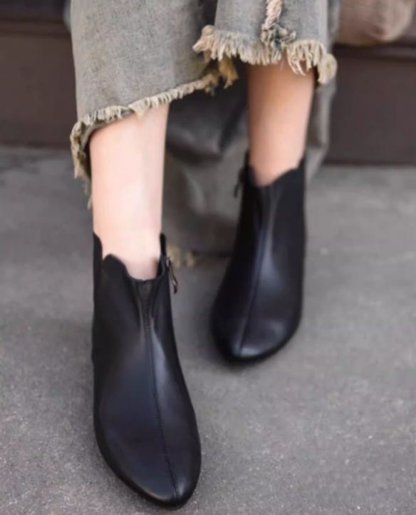 Retro Pointed-toe Short Boots for Women Flat Sole Lined with Fleece New Style Single Boot Genuine Leather Brown Black Color.