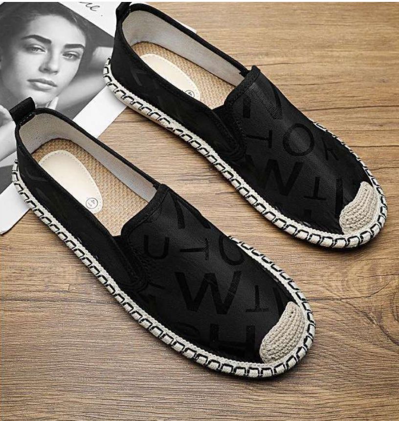 Traditional Old Beijing-style Linen Shoes for Men in Spring for Casual Wear Featuring Chinese Style Embroidery These Shoes are Suitable for All Seasons