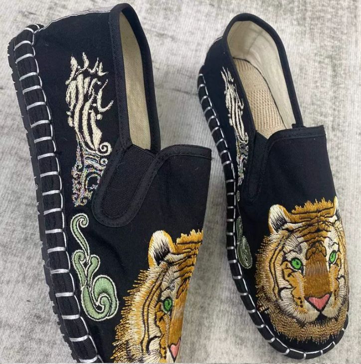 Old Beijing Cloth Shoes for Both Men and Women Made Multi-Layered Sole Chinese Style Embroidered Shoes
