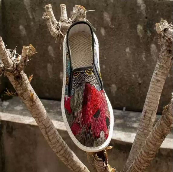 Old Beijing Cloth Shoes for Both Men and Women Made Multi-Layered Sole Chinese Style Embroidered Shoes