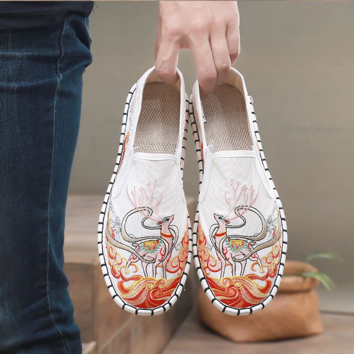 Old Beijing Cloth Shoes for Both Men and Women Made Multi-Layered Sole Chinese Style Embroidered Shoes