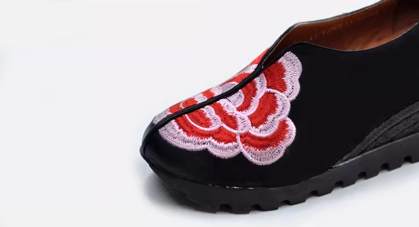 Women's Shoes for All Seasons,New Chinese-Style Wedge-Heeled LeatherShoes with Embroidered Flowers on the Midsole,  Trendy Footwear