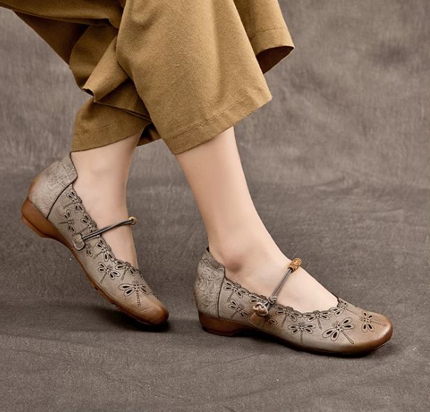Spring and Summer New Collection Retro Leather Women's Shoes - Round Toe Low Heel Comfortable and Versatile Flat Shoes with Open Hole Design