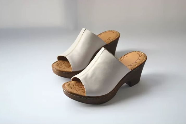 Leather High-Heeled Sandals with Pointed Toes Casual and Retro Style Made of Genuine Leather