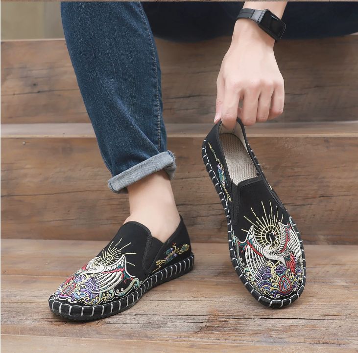 Old Beijing Cloth Shoes for Both Men and Women Made Multi-Layered Sole Chinese Style Embroidered Shoes