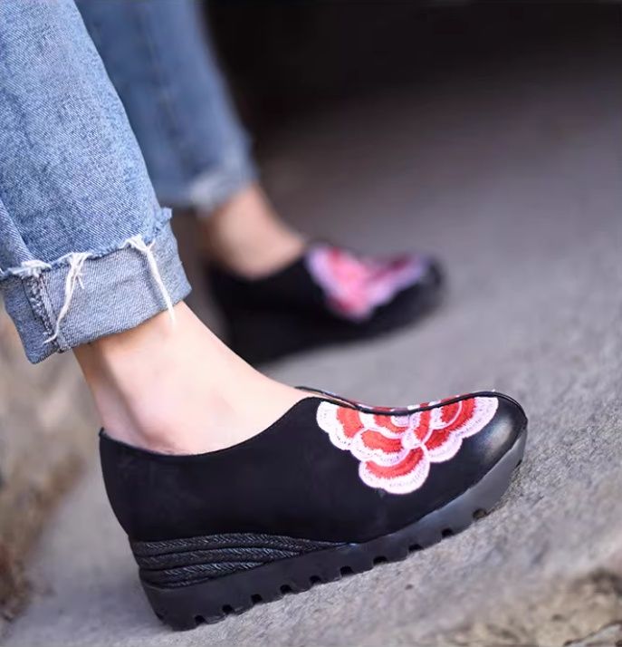 Women's Shoes for All Seasons,New Chinese-Style Wedge-Heeled LeatherShoes with Embroidered Flowers on the Midsole,  Trendy Footwear