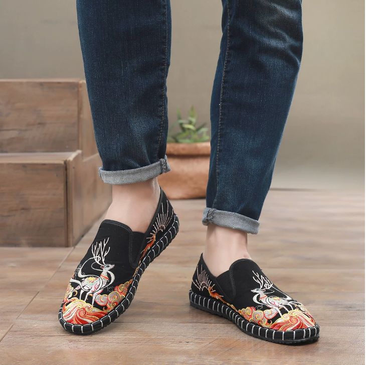 Old Beijing Cloth Shoes for Both Men and Women Made Multi-Layered Sole Chinese Style Embroidered Shoes