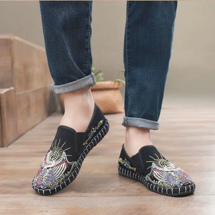 Old Beijing Cloth Shoes for Both Men and Women Made Multi-Layered Sole Chinese Style Embroidered Shoes