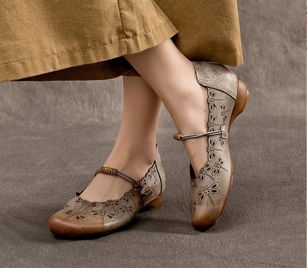 Spring and Summer New Collection Retro Leather Women's Shoes - Round Toe Low Heel Comfortable and Versatile Flat Shoes with Open Hole Design