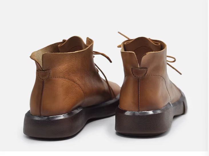 Vintage Boots with an English Style - Martin Boots for Women in Winter, With Thick Padding and a Short Heel.