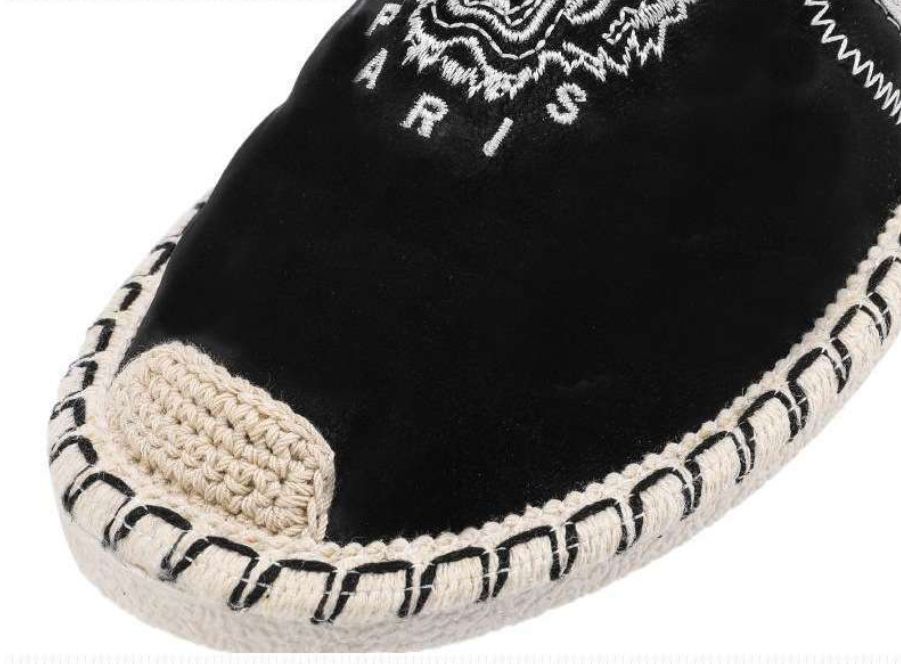 Traditional Old Beijing-style Linen Shoes for Men in Spring for Casual Wear Featuring Chinese Style Embroidery These Shoes are Suitable for All Seasons