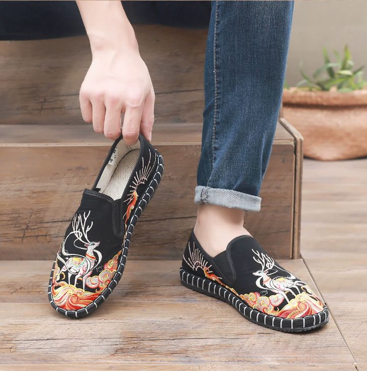 Old Beijing Cloth Shoes for Both Men and Women Made Multi-Layered Sole Chinese Style Embroidered Shoes