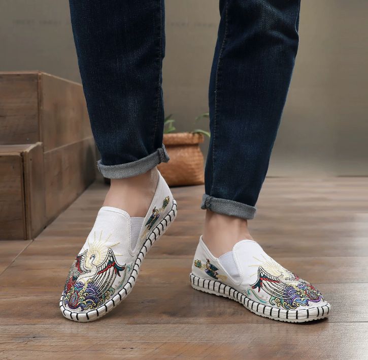 Old Beijing Cloth Shoes for Both Men and Women Made Multi-Layered Sole Chinese Style Embroidered Shoes