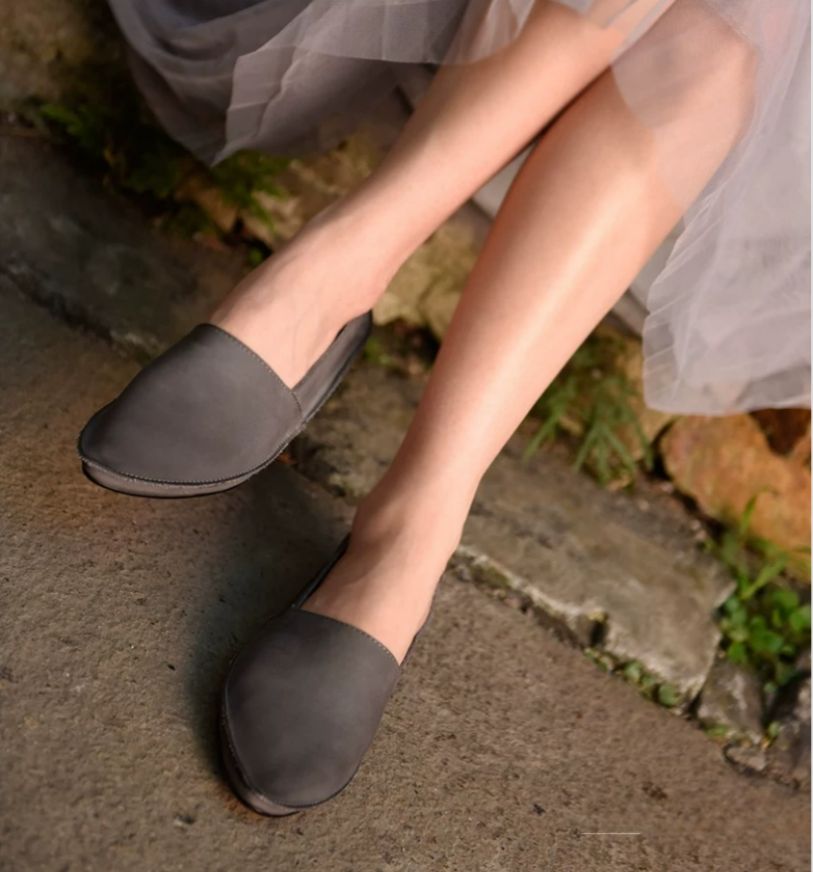 Fashion Pointed-Toe Flat Shoes for Women Made of Genuine Leather With Comfortable and Soft Soles Suitable for Women.